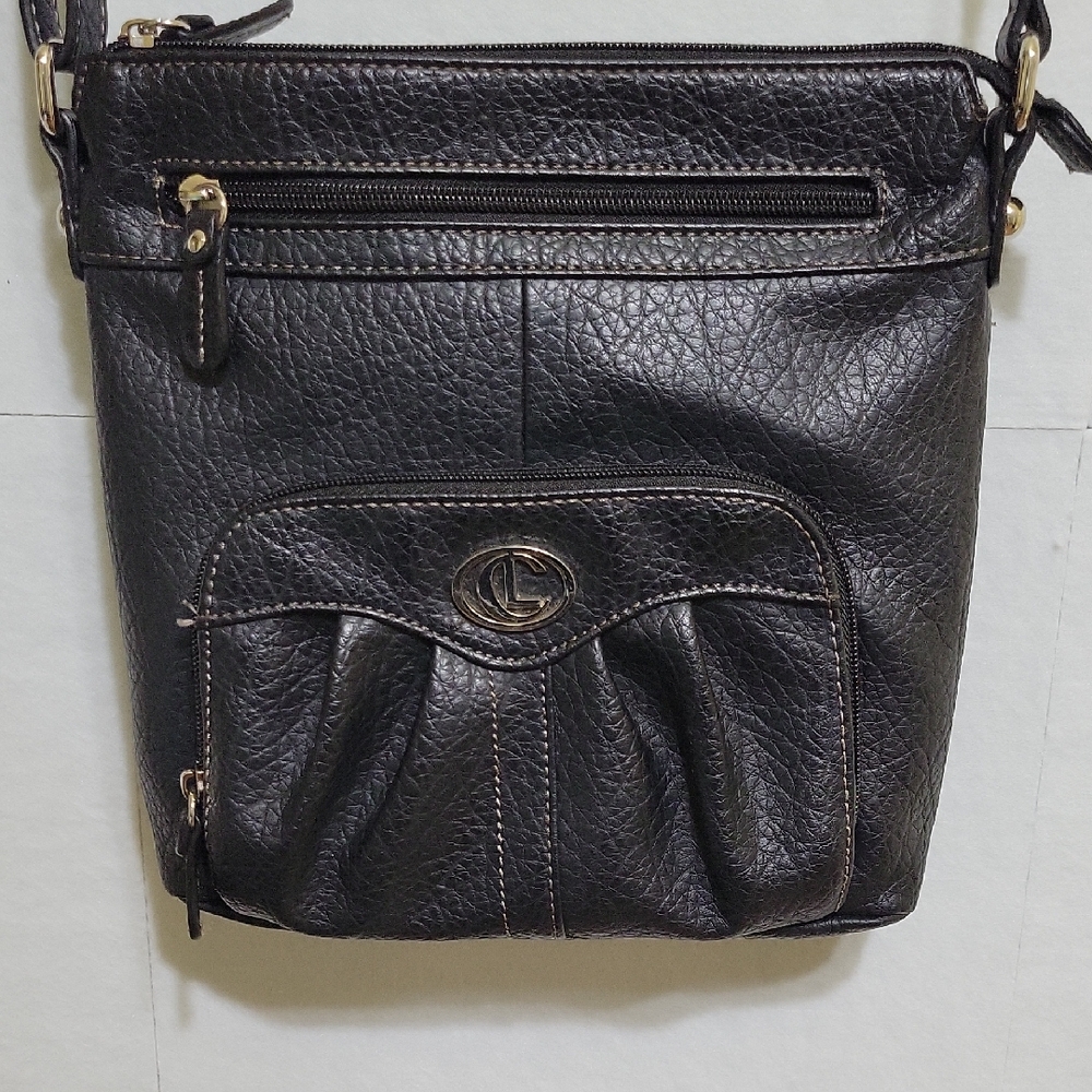 Lauren Conrad Black Pebbled Faux Leather Crossbody Bag Adjustable Strap‎ Zip Top